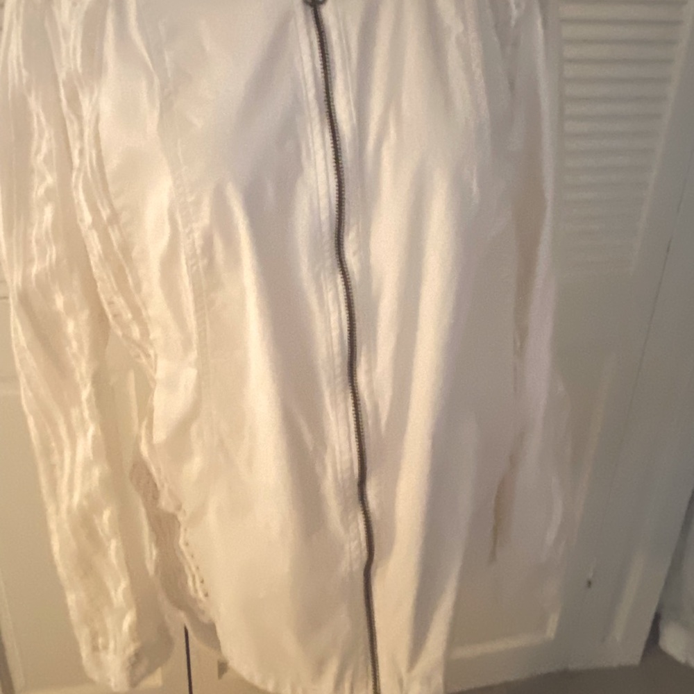 Jacket..great for travel..has some stretch..very comfortable.